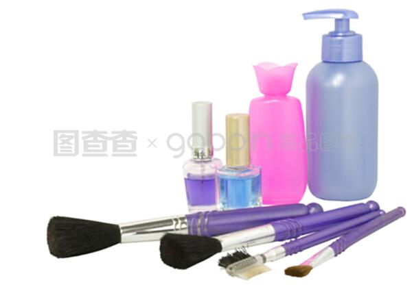 化妝品與辦公用品 職場女性的雙重需求